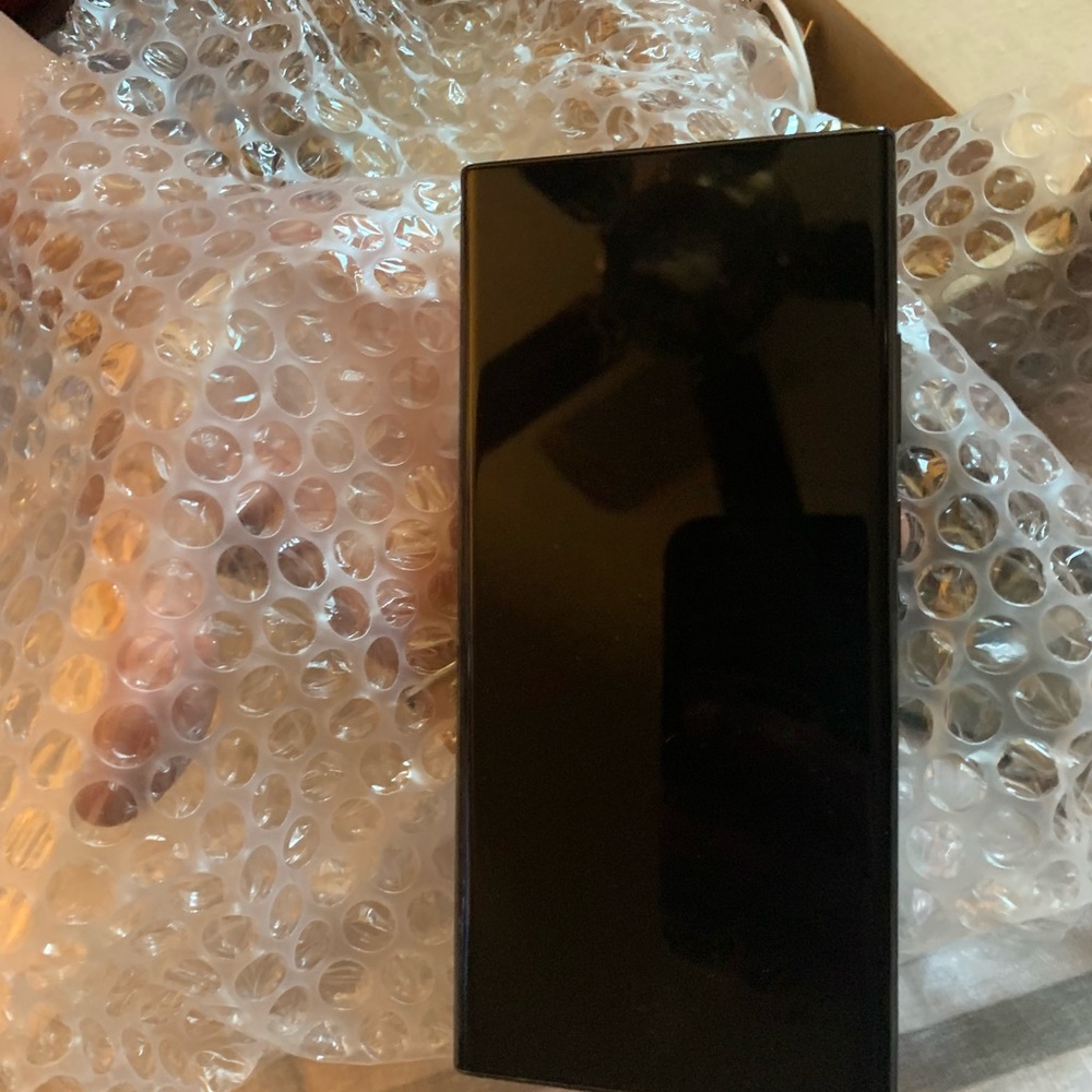 Brand new unused Samsung Galaxy s20 . Carrier unlocked.